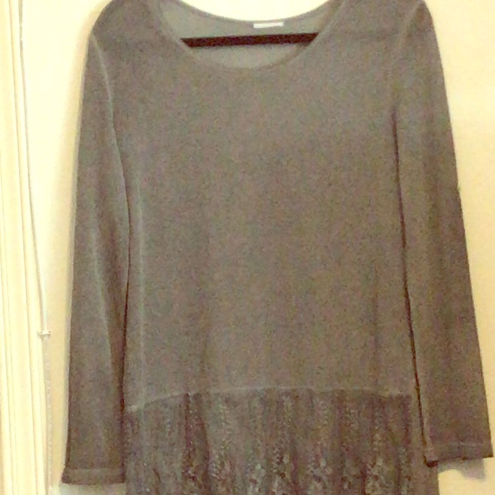 Gray east fitting tunic top